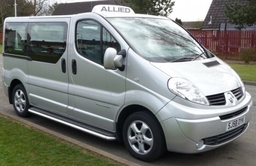 Renault Traffic 8 seater