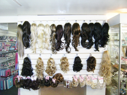 Synthetic pony hair clamps.