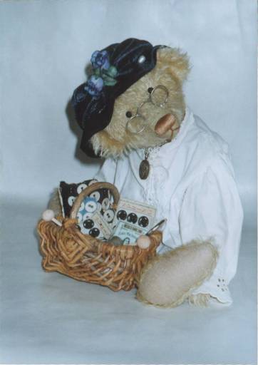 Crafty Aunt Ruby, a Rippingale collectors bear