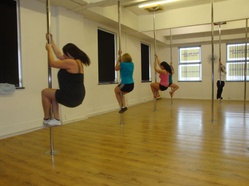 Pole Dance Class in action