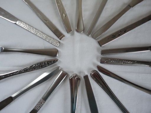 Various Oneida, Viners etc. cutlery patterns in stock