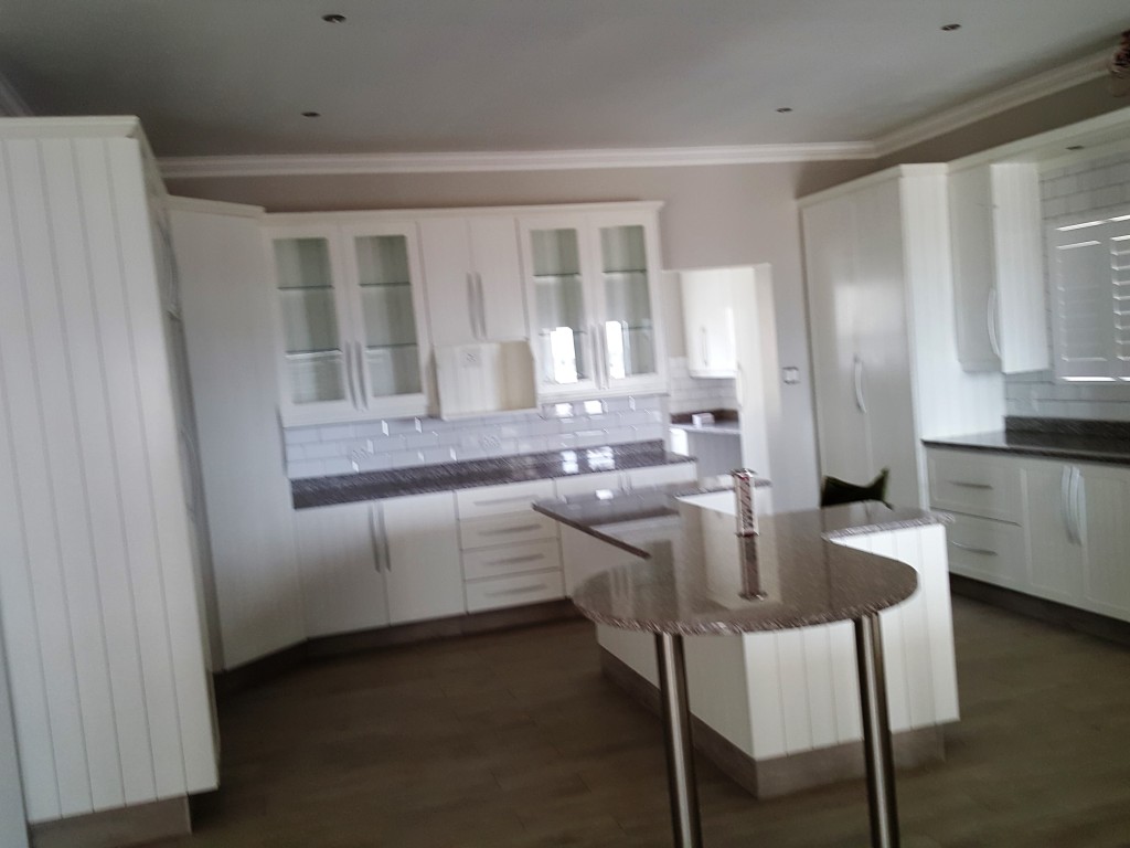 kitchen hyper 36 plantation road, Edenvale, 1609