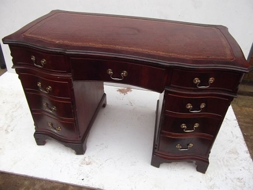 20 x Mahogany Leather Inlaid Desk ??125 each
