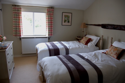 The Courtyard Room with twin beds and en-suite.
