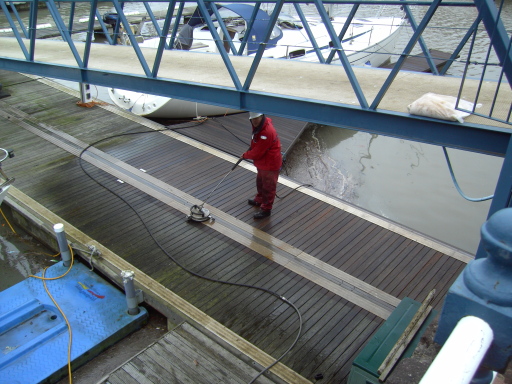 pontoon cleaning