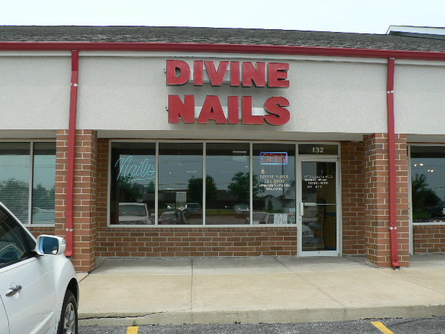 Divine Nail Salon 132 Triad West Center O Fallon MO 63366