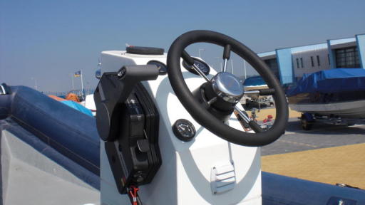 Rib steering console