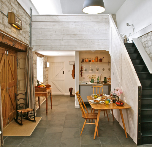 Mezzanine apartment