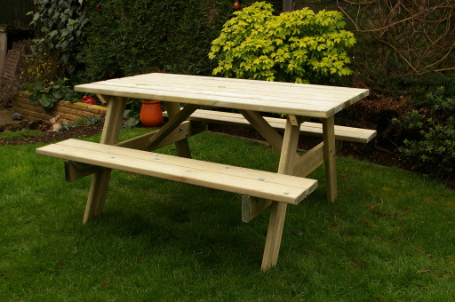 'The Henley' 6 seater picnic table, made from the highest grade tanalised Scandinavian Redwood.