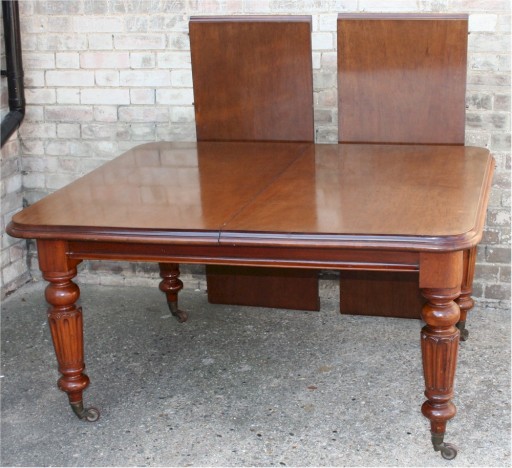 Victorian mahogany 2 Leaf Extending Dining Table