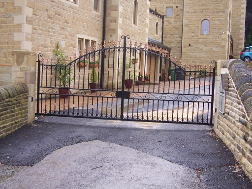 Steel swing gate