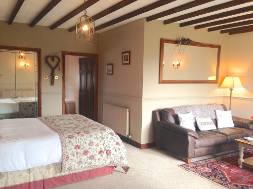 Y Beudy (suite no 3) a beautiful one room suite with jacuzi bath &amp; walk in shower