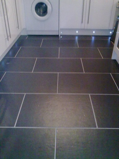 tiled kitchen floor by impact tiling. www.basingstoketiler.co.uk
