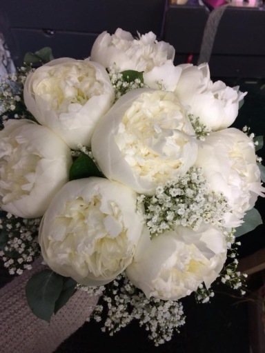 brides handtie of pionies and gyp