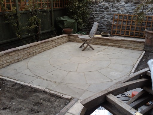 NATURAL STONE PATIO PAVING