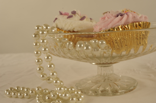 vintage cake stands available to hire