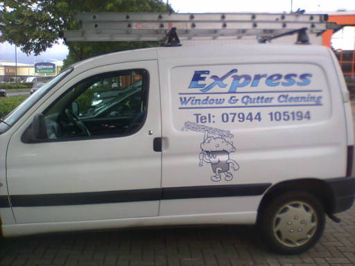 window cleaner and gutter cleaner with gutter vac