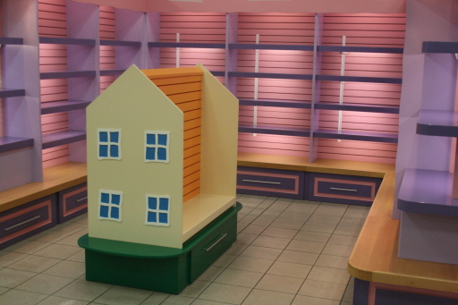 Gondola display unit representing Peppa Pigs House