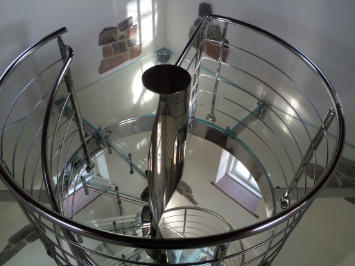 designer ultra clear glass spiral staircase with feature glass floor