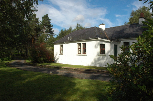 West Lodge is the former gate lodge to the Couldoran Estate near Lochcarron