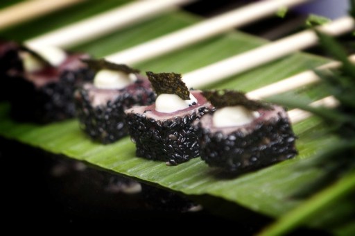 Seared tuna with wasabi and wakami