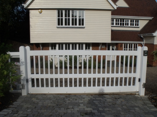 Hardwood sliding gate