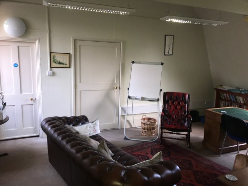 Medium therapy room for hourly rental