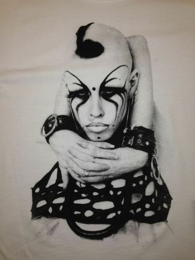 Photographic reproduction onto t-shirts using halftones