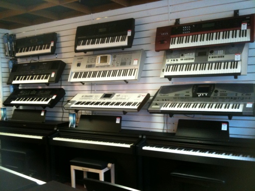 Used Pianos and keyboards