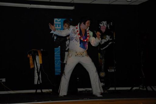 UK Elvis Impersonator Elvis2 com
