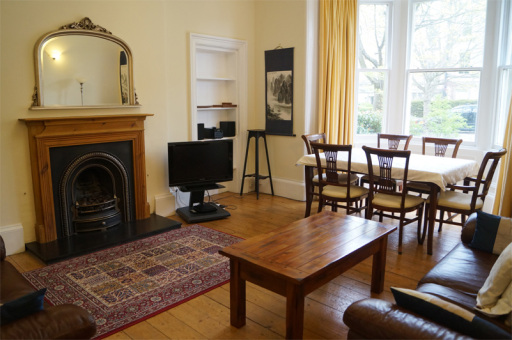 Gladstone Apartment living room