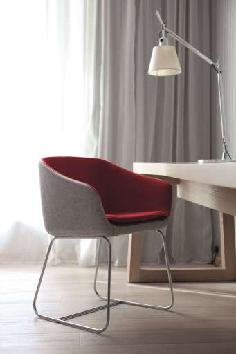 Standard room chair