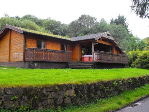 A Three bedroom Lochside Lodge Sleeps 8
