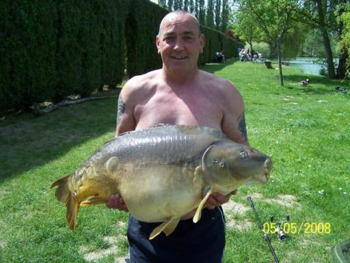 38lb 6oz mirror carp caught using Redeye Baits.