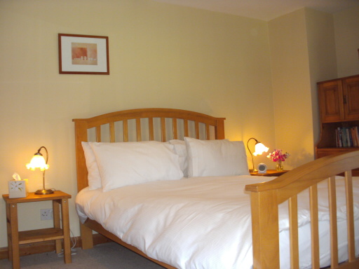 DOUBLE BEDROOM AT KINGTON B&amp;B