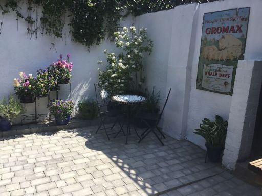 Courtyard at Fowlers Hill Salisbury