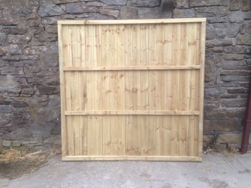 Heavy duty fence panels