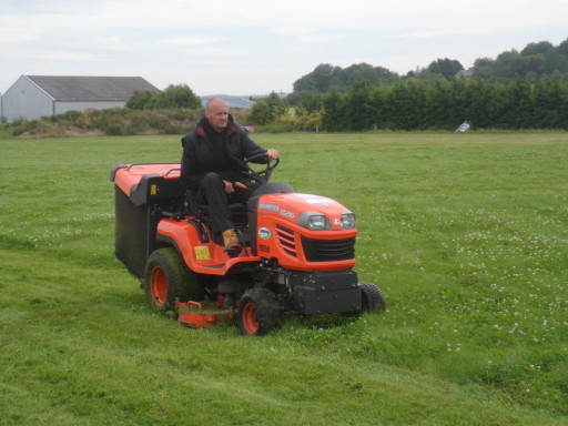 TAYLOR'S Garden & Estate Maintenance contract mowing