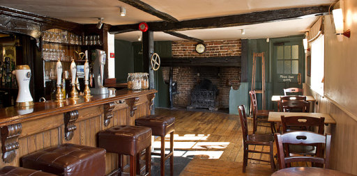 The Greyhound Inn Aldbury - with high quality en-suite rooms