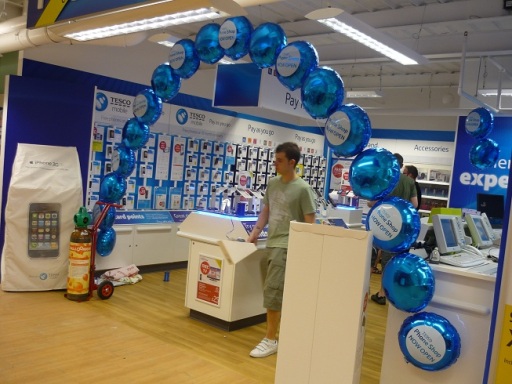 Simple arch in foil balloons