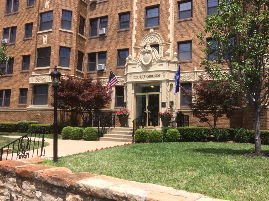 Plaza Apartment Center 700 Ward Pkwy, Kansas City, MO, 64112
