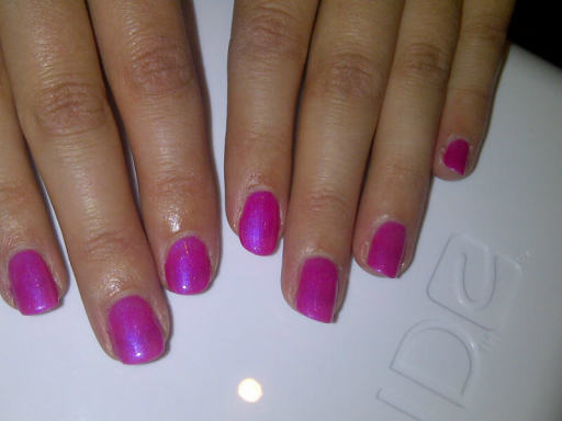 Shellac fingers nails