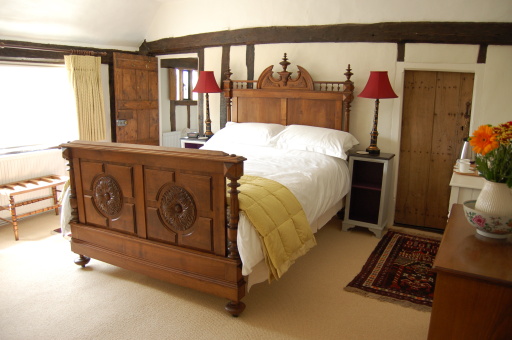 The Greyhound Room with king sized antique bed and en-suite.