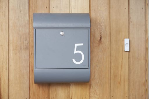 The popular individual MEFA Pearl mailbox finished in a basalt grey colour.