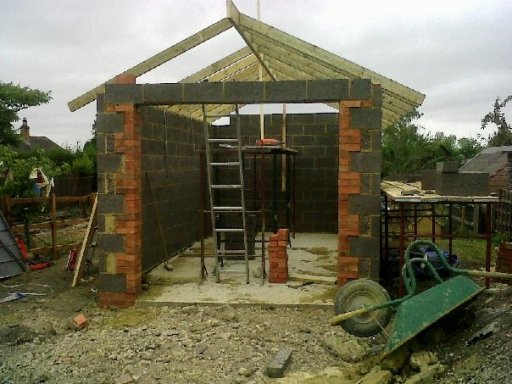 BUILDING GARAGE MILTON KEYNES