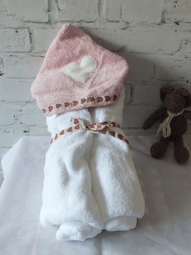 Pink &amp; White Heart Hooded Baby Towel
