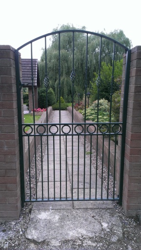 Gate
