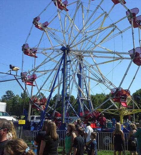 Traditional Ferris Wheel 