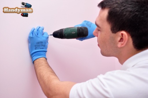 Book a professional hanging and wall-mounting expert