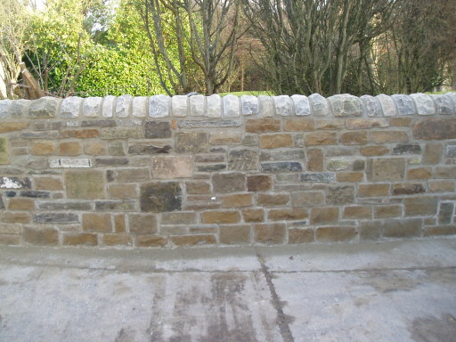 Mortar based stonewall using new and reclaimed random stone